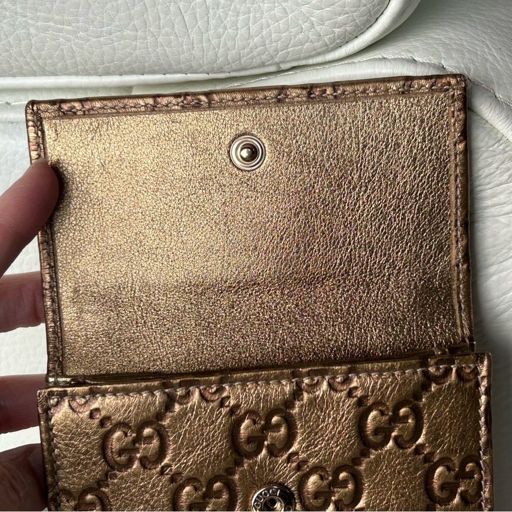 🌟Gucci Gold Leather Embossed Monogram Wallet - Picture 6 of 15